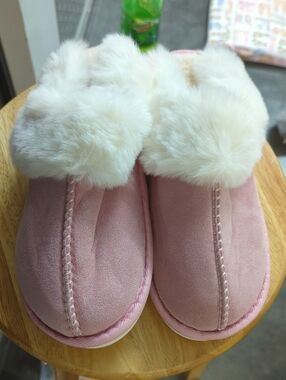 Plush Faux-Fur Pink Women’s Slip-On Slippers